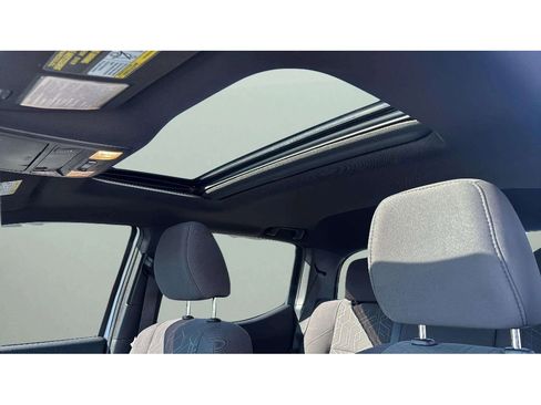 Used 2016 Toyota Tacoma TRD Sport w/ Premium & Technology Package image 11