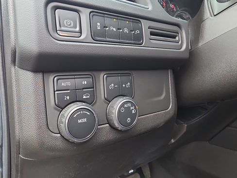 Used 2021 Chevrolet Suburban LT image 15