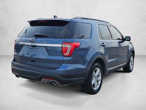 Certified 2018 Ford Explorer XLT FWD image 5