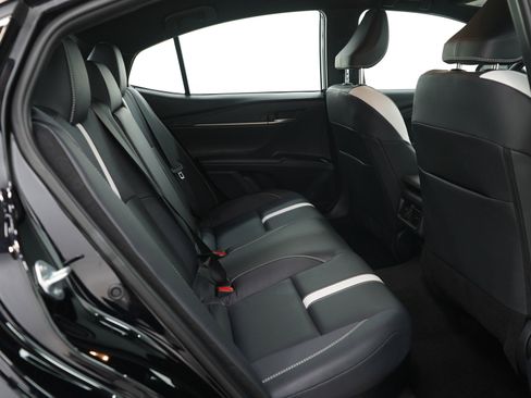 Used 2025 Toyota Camry SE image 11