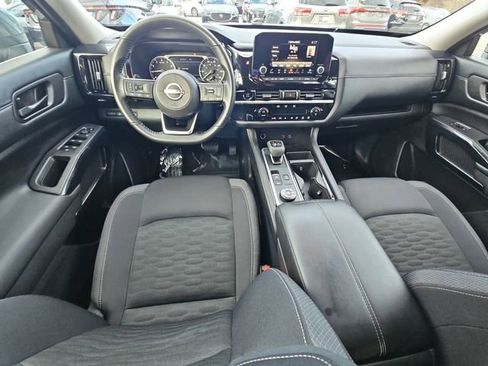 Used 2025 Nissan Pathfinder SV image 14