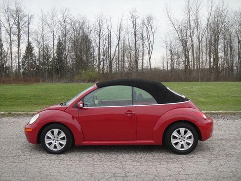 Used 2010 Volkswagen Beetle Final Edition FWD image 23