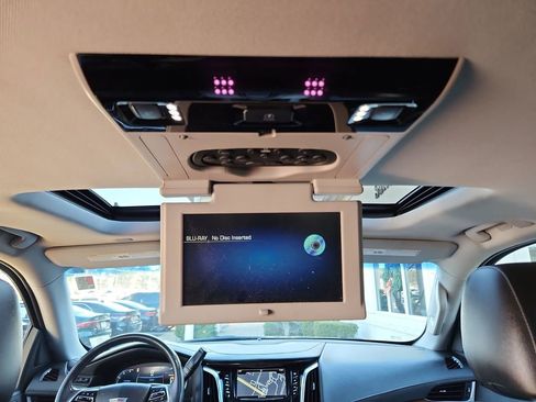 Used 2020 Cadillac Escalade Premium Luxury image 34