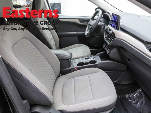 Used 2022 Ford Escape SE image 23