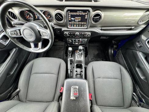 Used 2019 Jeep Wrangler Unlimited Sahara AWD/4WD image 2