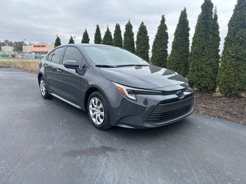 Certified 2025 Toyota Corolla LE image 2