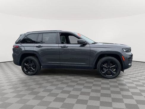 Used 2023 Jeep Grand Cherokee Altitude AWD/4WD image 11