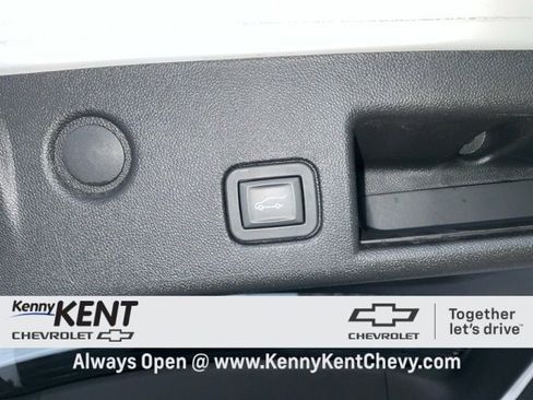 Used 2019 Chevrolet Equinox LT w/ Driver Convenience Package image 8