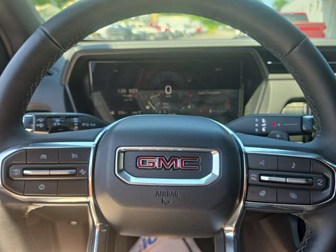 Used 2025 GMC Terrain Elevation w/ Technology Package II AWD/4WD image 16