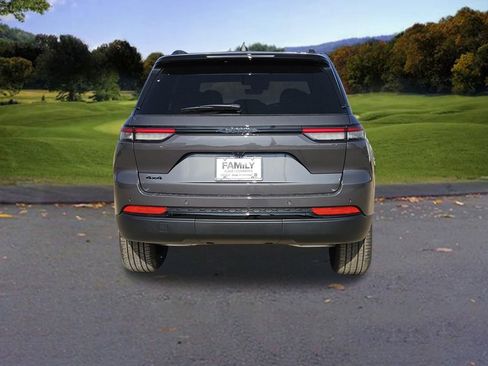 New 2025 Jeep Grand Cherokee Limited image 4