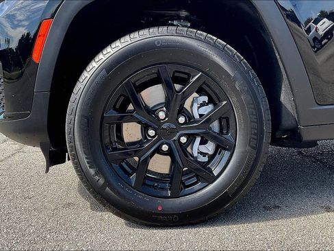 New 2025 Jeep Grand Cherokee L Altitude image 12