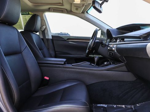 Used 2013 Lexus ES 350 w/ Premium Pkg FWD image 17