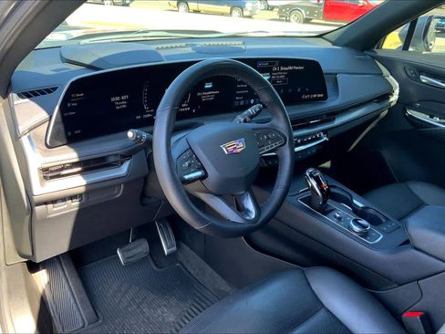 Used 2025 Cadillac XT4 Sport w/ LPO, Onyx Lite Package image 18