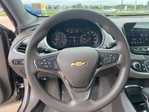 Used 2025 Chevrolet Malibu LT FWD image 16