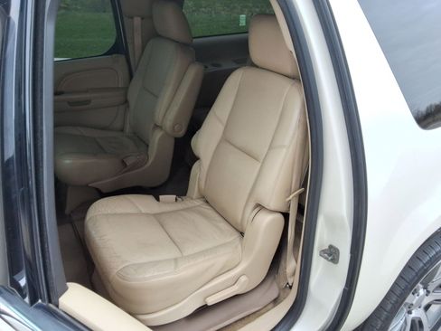 Used 2012 Cadillac Escalade ESV Luxury AWD/4WD image 27