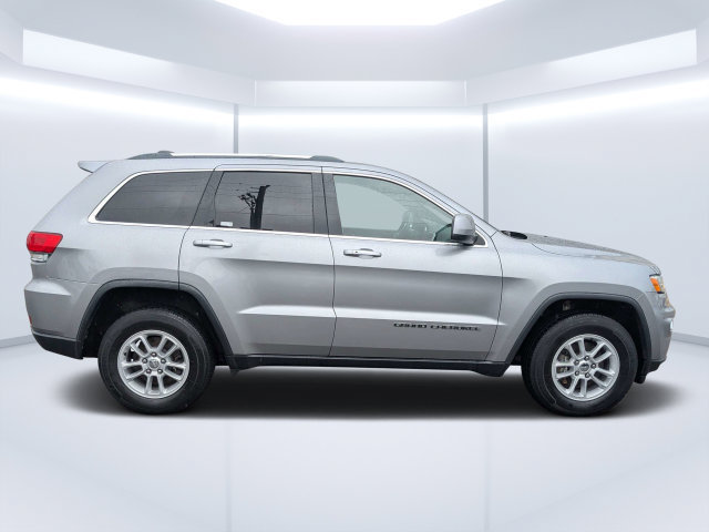Used 2018 Jeep Grand Cherokee Laredo AWD/4WD image 2