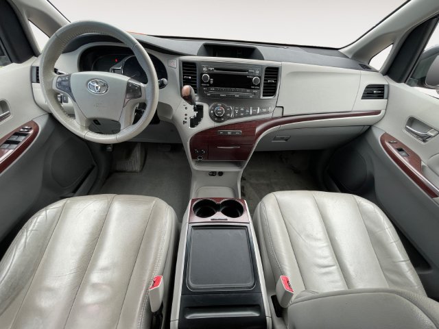 Used 2012 Toyota Sienna XLE FWD image 10