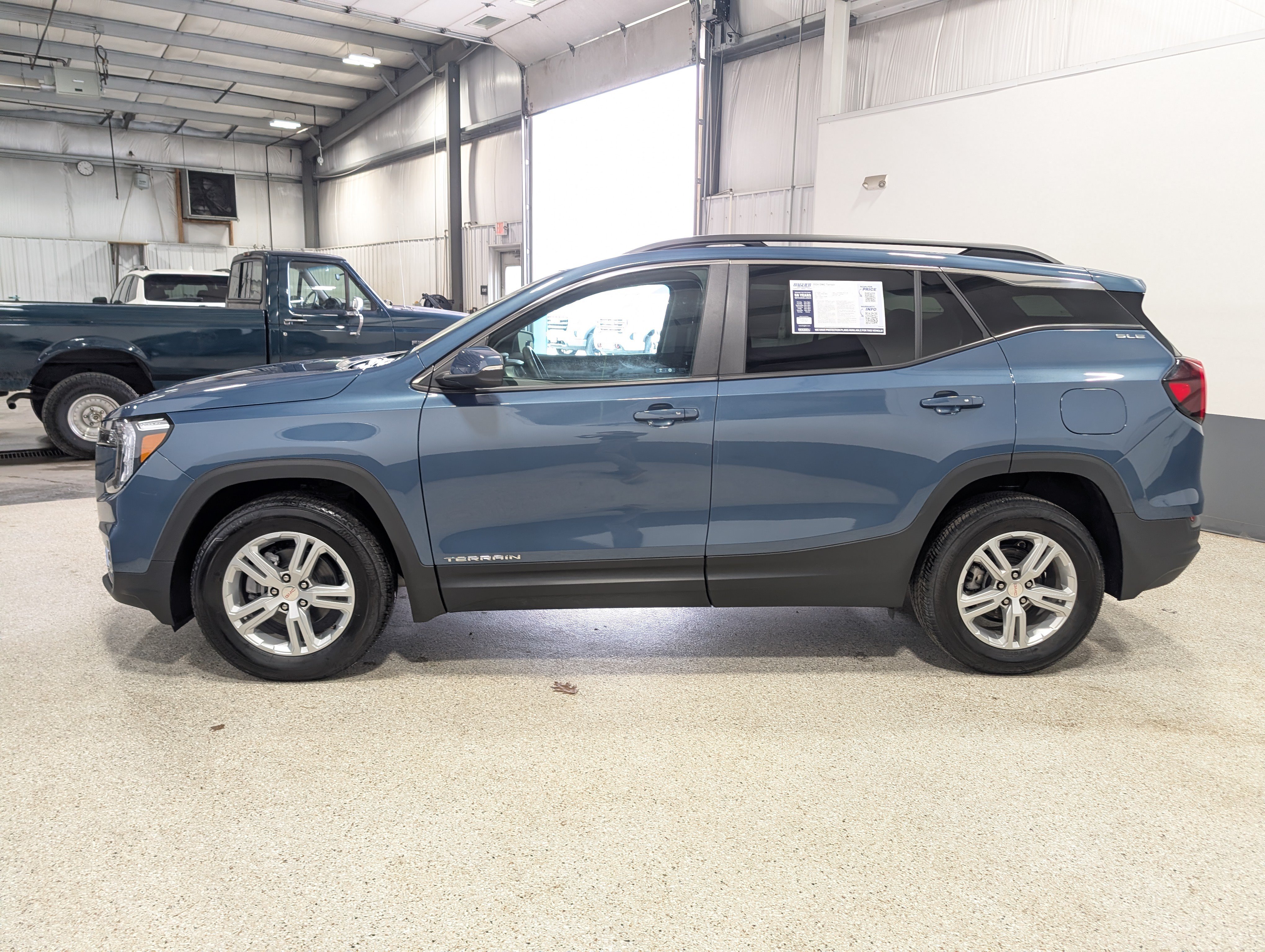 Used 2024 GMC Terrain SLE w/ Driver Convenience Package AWD/4WD image 6
