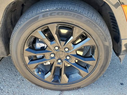 Used 2023 Jeep Grand Cherokee Overland w/ Rear Seat Video Group I image 7