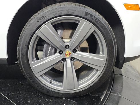 Used 2024 Porsche Macan image 29