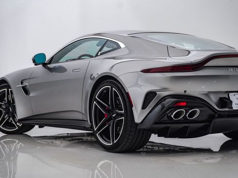 Used 2025 Aston Martin V8 Vantage Coupe RWD image 9