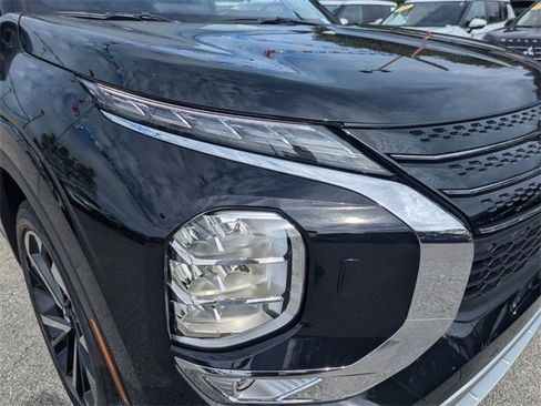 New 2025 Mitsubishi Outlander SE image 9