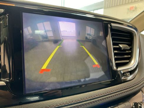 Used 2020 Chrysler Pacifica Limited image 21