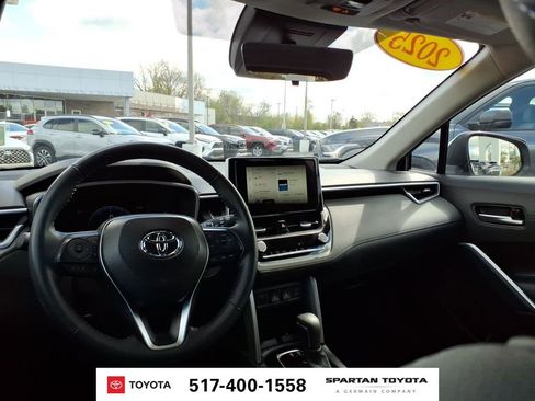 Used 2025 Toyota Corolla Cross XLE AWD/4WD image 13