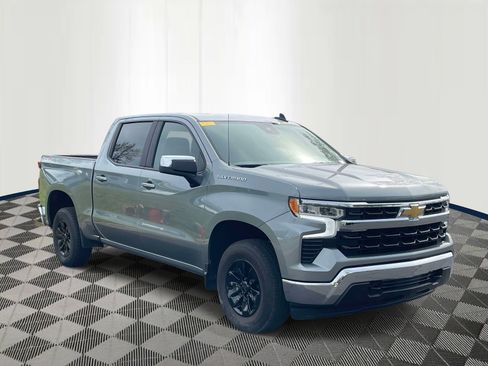Used 2025 Chevrolet Silverado 1500 LT image 3