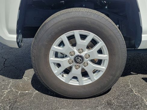 Certified 2024 Toyota Tacoma SR5 image 10