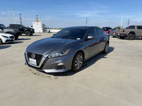 Used 2020 Nissan Altima 2.5 S image 1