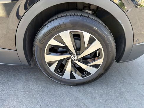 Used 2023 Volkswagen ID.4 2WD image 6
