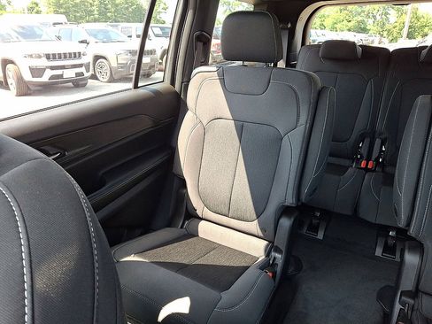 Used 2025 Jeep Grand Cherokee L Laredo AWD/4WD image 12