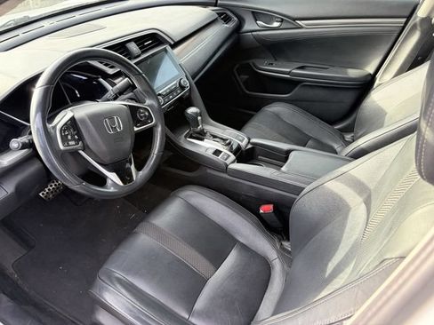 Used 2019 Honda Civic Touring image 2