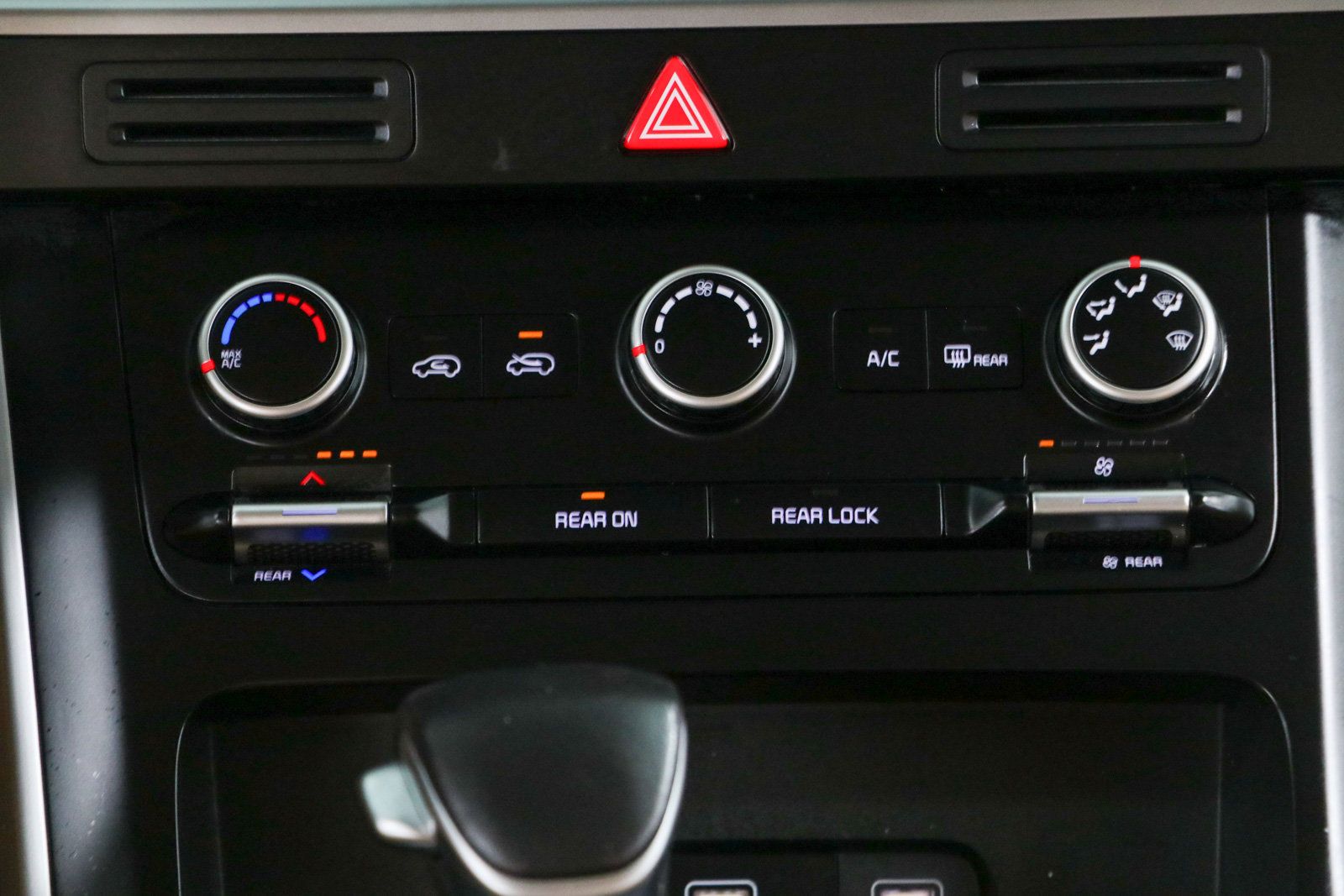 Used 2024 Kia Carnival LX FWD image 20