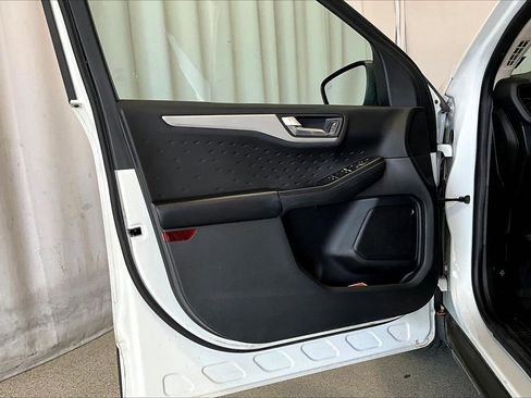 Used 2020 Ford Escape SE Sport image 20