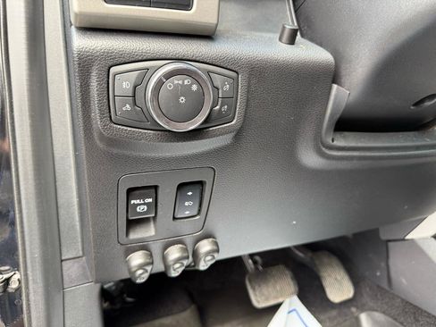Used 2018 Ford F150 Lariat w/ Equipment Group 502A Luxury AWD/4WD image 43