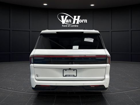 Used 2025 Lincoln Navigator L Reserve AWD/4WD image 6
