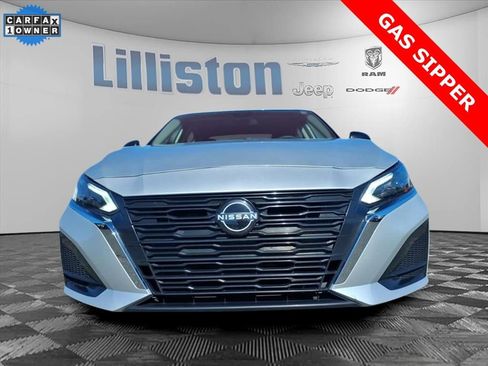 Used 2024 Nissan Altima 2.5 SV image 2