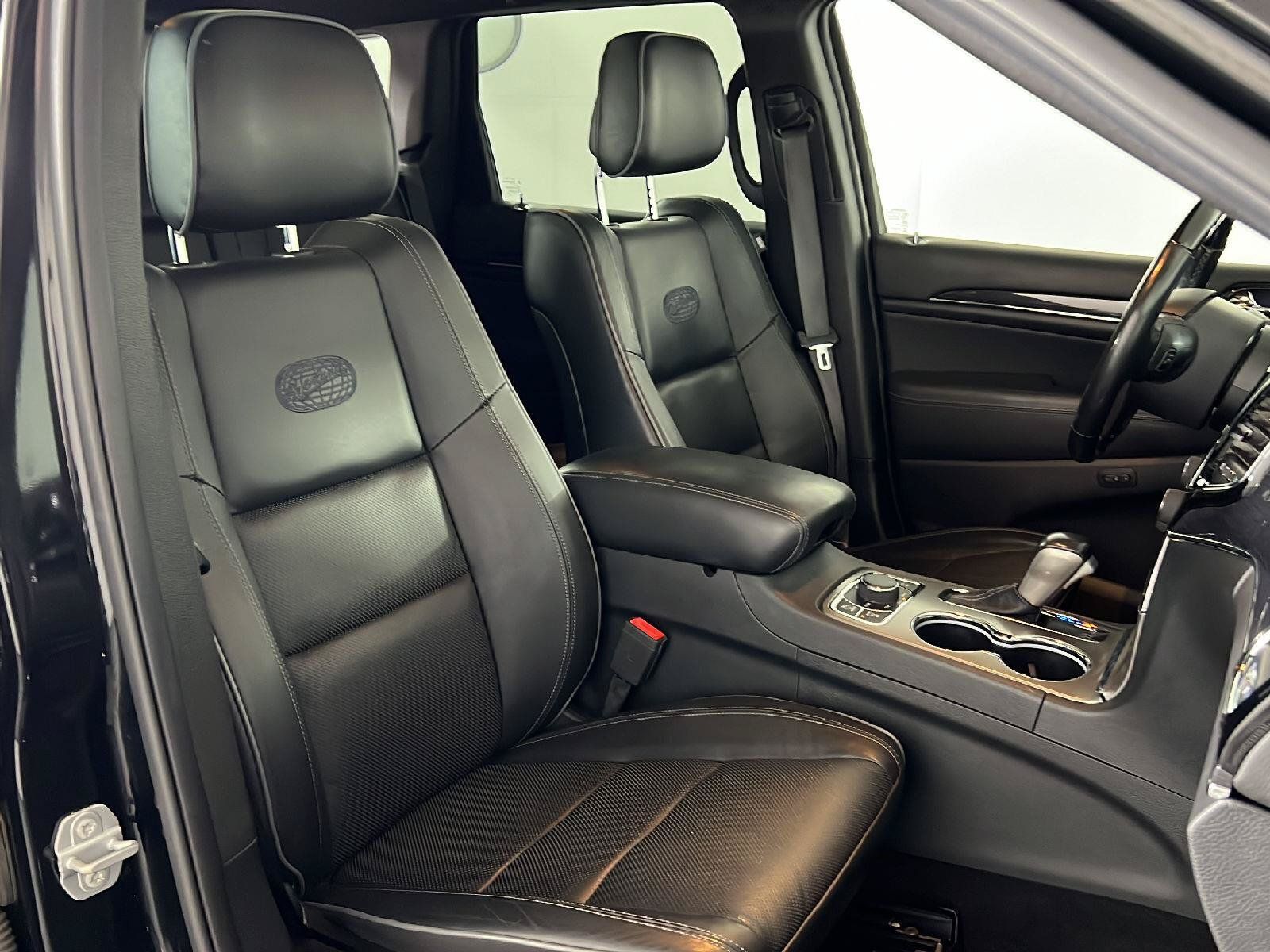 Used 2020 Jeep Grand Cherokee Overland AWD/4WD image 24