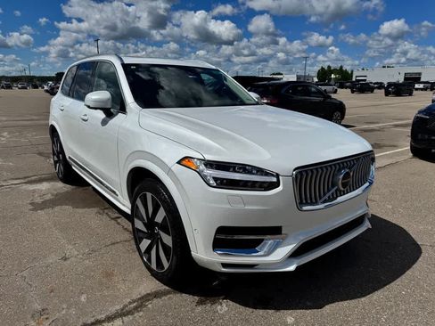 Used 2024 Volvo XC90 T8 Plus w/ Protection Package Premier AWD/4WD image 3