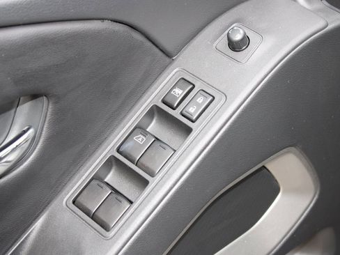 Used 2025 Nissan Frontier SV image 20