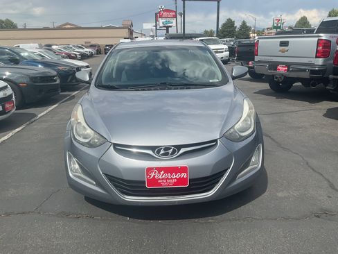 Used 2015 Hyundai Elantra SE w/ Option Group 02 FWD image 3
