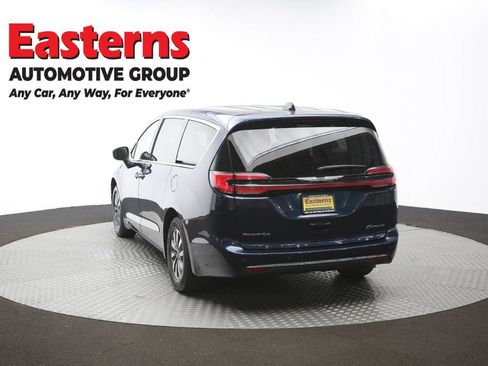Used 2023 Chrysler Pacifica Touring-L FWD image 37