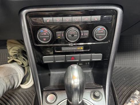 Used 2019 Volkswagen Beetle 2.0T SE FWD image 20