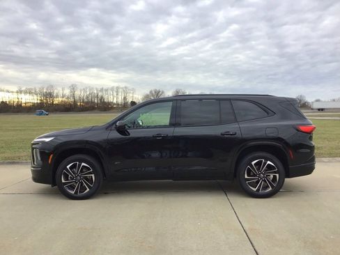 Used 2025 Buick Enclave Sport Touring image 9