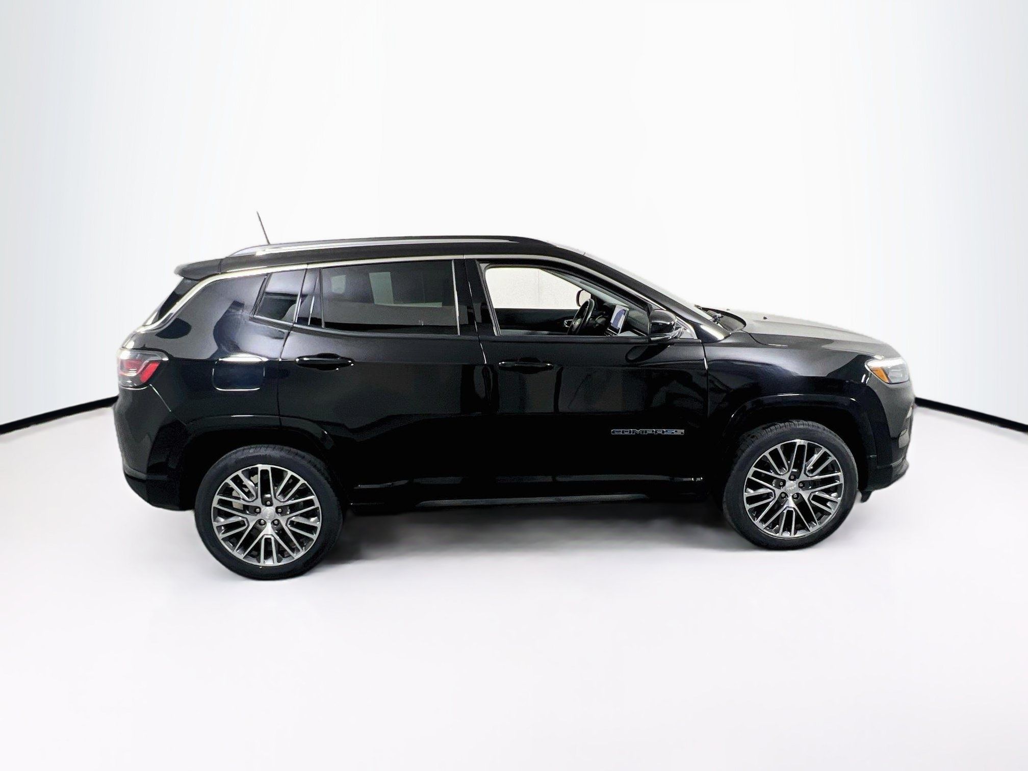 Used 2022 Jeep Compass Limited w/ Elite Group AWD/4WD image 4