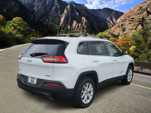 Used 2016 Jeep Cherokee Latitude AWD/4WD image 3