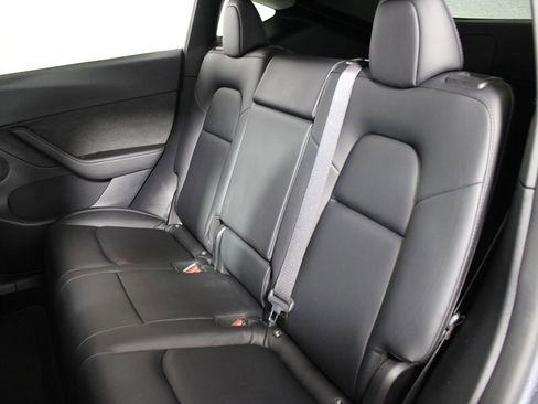 Used 2021 Tesla Model Y Long Range image 15