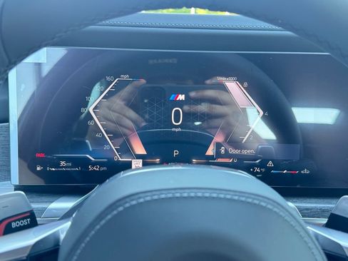 Used 2025 BMW 760i xDrive w/ Luxury Rear Seating Package image 19